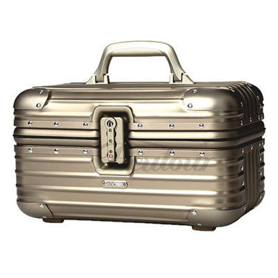 Rimowa Topas Titanium 專業化妝箱 (10折)